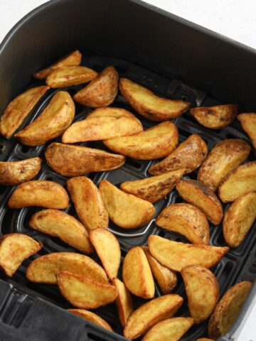 Frozen Potato Wedges in Air Fryer (Easy Recipe)